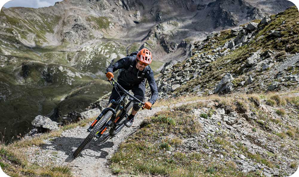Mountainbiker in den Bergen