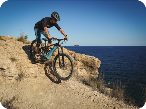 Mountainbiker am Meer